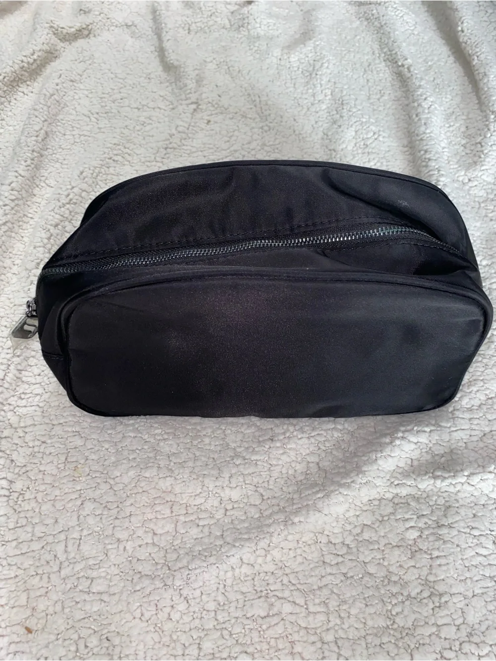 Fabletics Black Toiletry Bag Travel Dopp Kit Cosmetic Makeup Organizer Zip